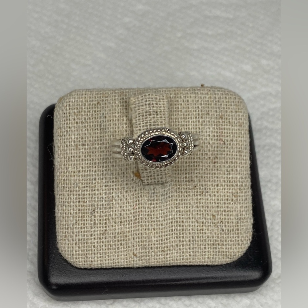 🔥Vintage Garnet set on Genuine silver ring